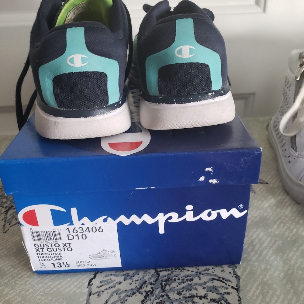 Girls champion sneakers
